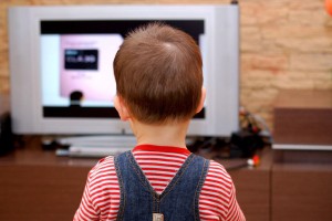 12岁前不看电视，孩子就能终生受益吗？