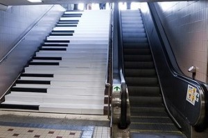被改装成钢琴琴键的瑞典楼梯：设计思维其实很接地气