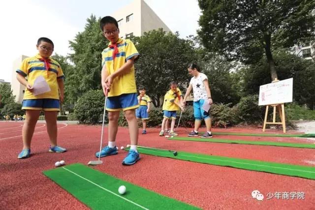 刘国梁7岁女儿获高尔夫世界亚军，他的教育观和对美式运动的感悟
